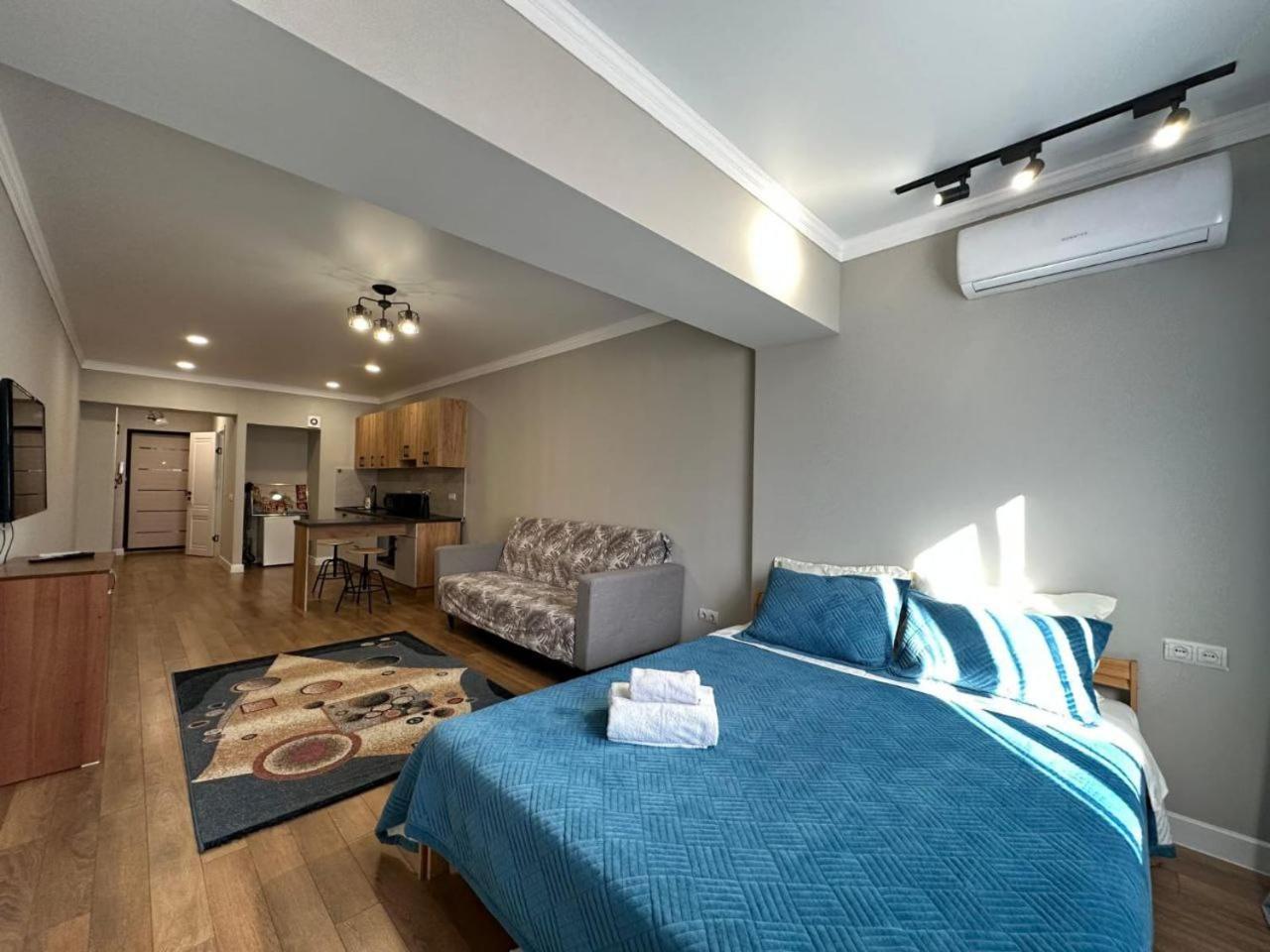 Ferienwohnung Жилой Комплекс Молодежный На Тулебаева Almaty Exterior foto